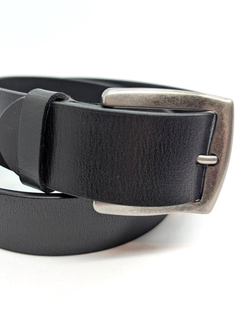 Classic Black Leather Belt with Brushed Silver Buckle - Unbranded - Picture 4 of 5